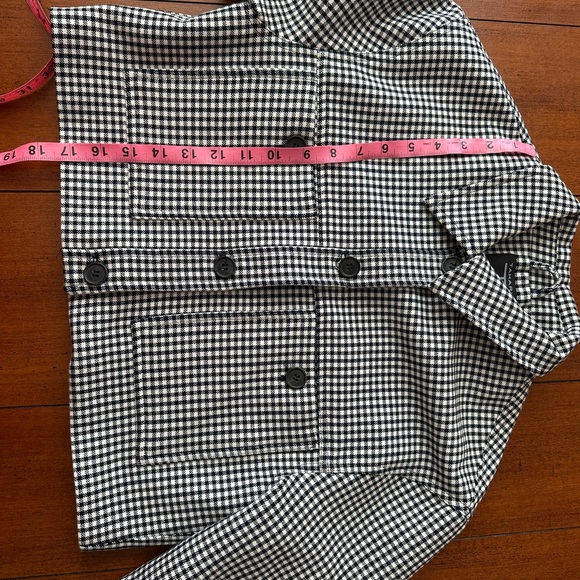 Tahari Black and White Checkered Cropped Blazer - Picture 6 of 8